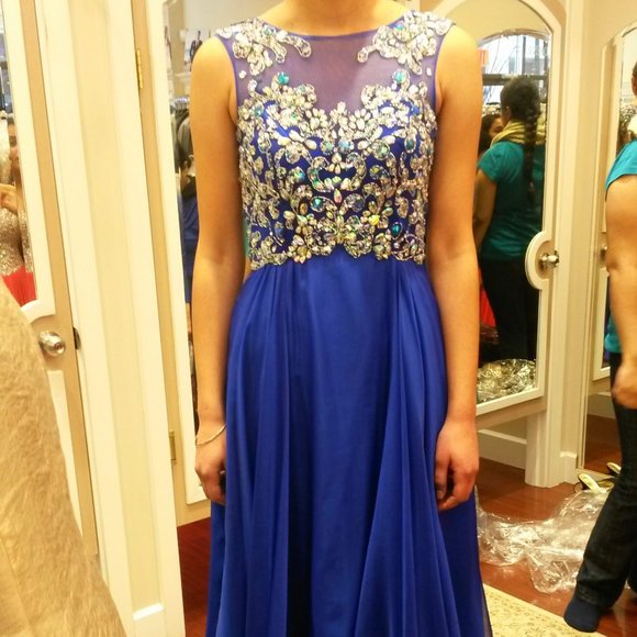 Beautiful Prom/Evening Gown - Picture 2 of 4